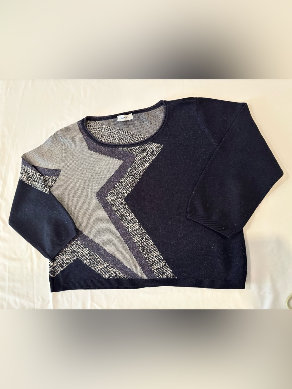 Max&Co. Black and Gray Abstract Graphic Cropped Knit Crewneck Sweater Medium